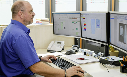 
Geschäftsleiter Klein: „Der Nutzungsgrad der A+W Cantor Software ist bei Löwe Fenster sehr hoch, entsprechend effizient sind die Prozessabläufe.“ Die Produkte werden intelligent durch die Fertigung gesteuert.



