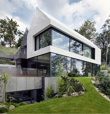 



Das Privathaus demonstriert die gelungene Verbindung von Individualität, Stil und exquisiter Lage.
