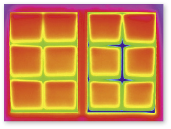 <p>
</p>

<p>
Unsere hohen Gebäudeenergie-Standards gründen auf der 1. Wärmeschutzverordnung aus dem Jahr 1977. Links im Bild ein Fenster-Isolierglas mit thermisch optimiertem Randverbund, rechts ohne.
</p> - © Foto: Swisspacer

