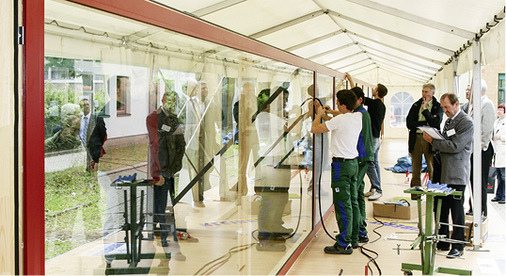 <p>
</p>

<p>
Das größte Holz-Alu-Fenster der Welt wurde 2010 in Karlsruhe erstellt. 
</p> - © Foto: Daniel Mund / GLASWELT

