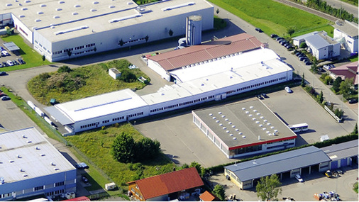 



In mehreren Hallen fertigt die Strom Fensterbau GmbH Kunststofffenster, Türen sowie Holz- und Holz-Alu-Fenster. Im Angebot sind zudem Sonnen- und Insektenschutz.
