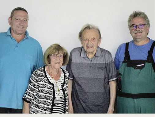 



Eine Familie von Fensterbauern: Heute leiten die beiden Brüder Jürgen (l.) und Uwe (r.) Strom die Traditionsfirma, die sie von den Eltern 1998 übernommen haben.
