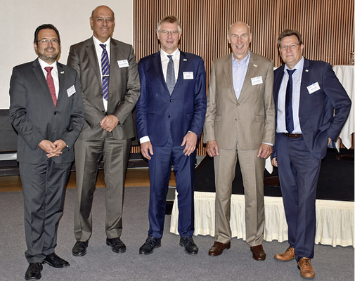 



Lieferten Diskussionsgrundlagen mit ihren Impulsreferaten (v. l.): Oliver Windeck, Prof. Niemöller, Detlef Timm, Helmut Hilzinger. VFF-GF Ulrich Tschorn moderierte.
