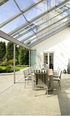 <p>
</p>

<p>
Ganz geöffnet verbindet sich die Terrasse mit dem Garten.
</p> - © Foto: Solarlux

