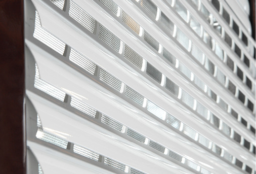 
Einen rollbaren Sonnenschutz mit Jalousiefunktion und integriertem Insektenschutz bietet ein findiges Unternehmen aus Baden-Württemberg an.



