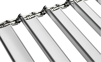 
Angesichts der aufwendigen Konstruktion jalousierbarer Rollläden, stellt sich die Frage, ist das noch ein Rollladen im eigentlichen Sinn?



