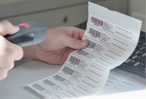 
Papierlose Fertigung: Das Barcode-Etikett enthält alle Informationen, die zur Produktion benötigt werden.




