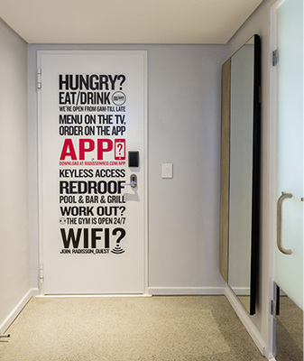 



Im Hotel kommen die Teckentrup-Serien 42 und 62 als Objekt-Innentüren und Pendeltüren zum Einsatz– je nachdem, wie hoch der Feuerschutz auszurichten war.
