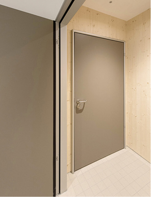 



Schützende Bänder und Knautschzonen minimieren die Verletzungsgefahr im Kindergarten.
