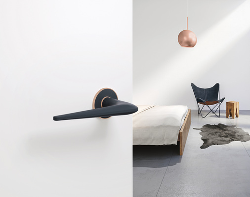 Mittels bicolor Drückern und Rosetten können Räume auch in Bezug auf die Möbel abgestimmt werden.