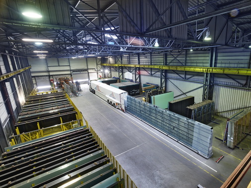 Hier der Truck mit einem Maxi-Glas auf einem XXL-Gestell.