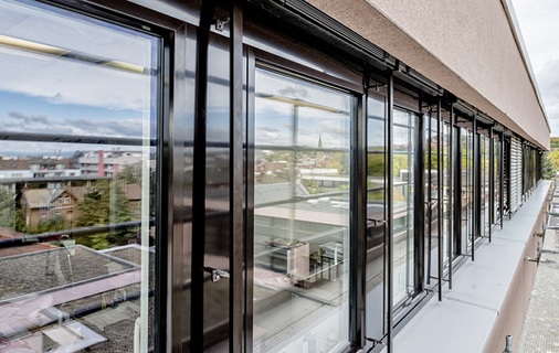 



Durch einen modernen Braunton wurde bei der Fassadenansicht ein optischer Akzent gesetzt.
