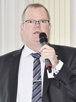 



VFF-Geschäftsführer Frank Koos berichtete über die 18008-Novellierung.
