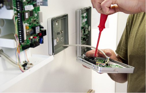 



Realistische Bedingungen – die Teilnehmer der Abus Academy üben an speziellen Schauwänden.
