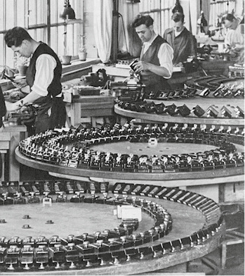 <p>
</p>

<p>
Montage von Kastenschlössern im Jahr 1937
</p> - © Fotos: Assa Abloy Sicherheitstechnik GmbH

