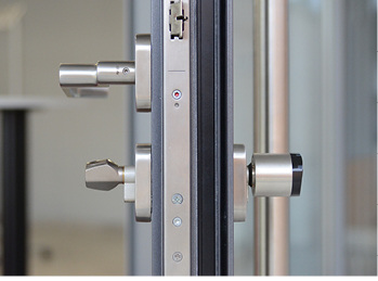 



Je nach Gebäudeart und -nutzung ist der Zutritt zunächst nach strukturellen und organisatorischen Gesichtspunkten zu regeln. 
