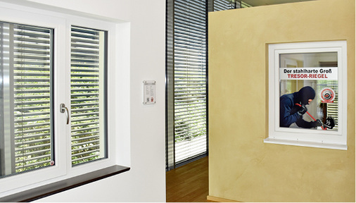 



In der modernen und eindrucksvollen Ausstellung des Fensterbauers Groß werden auch die Sicherheitsthemen in den Vordergrund gestellt. 
