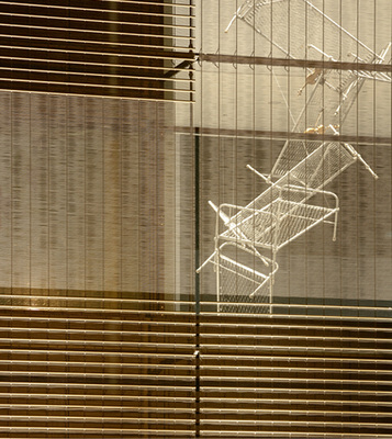 <p>
Mit variierenden Abständen zwischen den Metalldrähten und -rohren schafft das Fassadengewebe unterschiedlicheste Transparenzgrade. 
</p>

<p>
</p> - © Foto: Constantin Meyer Photographie

