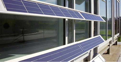 <p>
</p>

<p>
Starrer Sonnenschutz mit integrierten PV-Modulen schlägt gleich zwei Fliegen mit einer Klappe: perfekter Sonnenschutz und Energiegewinnung.
</p> - © Foto: Wicona

