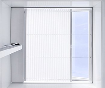 <p>
</p>

<p>
Für das Fenster ist auch ein Blendschutzsystem erhältlich, das in das Element integriert werden kann. Auch von innen macht das Echtglas-Flachdachfenster einen guten optischen Eindruck.
</p> - © Foto: Essmann GmbH

