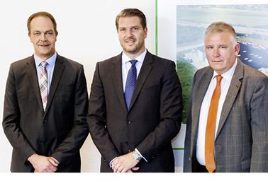 



Seit September erweitert Dr. Heinrich Ostendarp (r.) die Geschäftsführung der Hegla-Gruppe neben Bernhard Hötger (l.) und Jochen H. Hesselbach.
