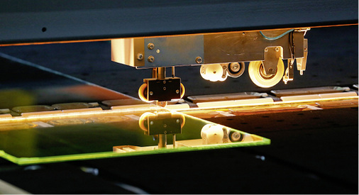 



Dass immer mehr Bearbeitungsschritte in der Glasindustrie automatisiert werden, ist unter anderem auch durch fehlende Fachkräfte am Arbeitsmarkt bedingt.
