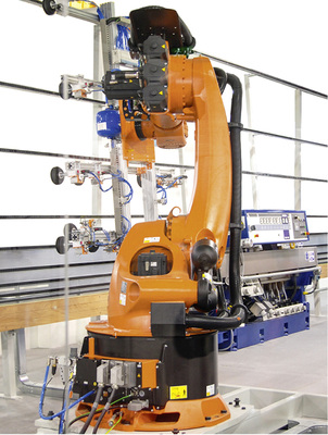 <p>
</p>

<p>
Hocheffizient: Bovone integriert bei seinen Hochleistungs-Kantenschleifautomaten moderne Roboter- und Steuerungstechnik.
</p> - © Foto: Glastechnik Holger Kramp

