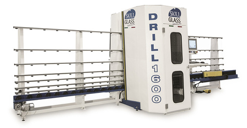 



Mit dem Bearbeitungszentrum Drill 1600FF von Skill Glass lassen sich Glasstärken von 3–20 mm bearbeiten. 
