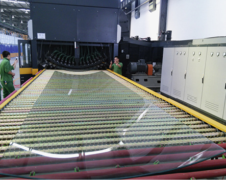 
Mit dem neuen Vorspannofen des chinesischen Herstellers Landglass lassen sich bis zu 18 m lange Gläser biegen.



