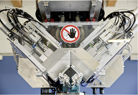 <p>
</p>

<p>
DesiQuant von R&R erlaubt die präzise Kontrolle der Trockenmittelmenge in der ISO-Einheit, was auf einer integrierten Wiegetechnik basiert. 
</p> - © R&R Gruppe

