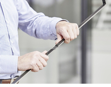 



Die neuen Verbinder erlauben ein stabiles Koppeln der Profilstäbe und lassen sich zudem leicht einschieben. 
