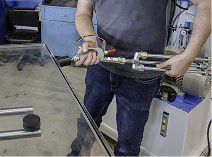 
Der neue Sekundärdichtstoff JS910 auf Wasserbasis ist anwender- und prozessfreundlich sowie arbeitsschutz- und umweltgerecht.



