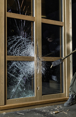 



Für ein Hotelprojekt entwickelte und verbaute i+R erstmals ein zweiflügeliges Fenster der Widerstandsklasse RC3. 
