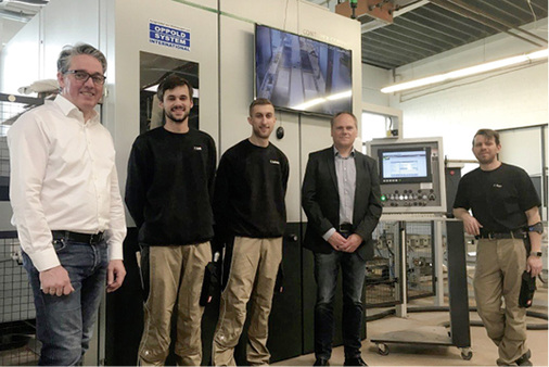 



Henning Steenweg (l.), Mitarbeiter und Oppold Kundenberater Joachim Anton.
