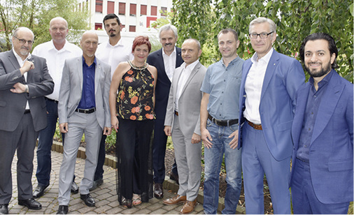 





Die GLASWELT ist bei Gutmann mit allen Entscheidern ins Gespräch gekommen. Rechts im Bild zu sehen ist Panagiotis Tzortzis als Mitglied der Eigentümerfamilie. 

