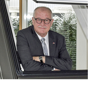 
Dr. Eckhard Keill (Foto ist entstanden anlässlich eines Redaktionsbesuches bei Roto im Dezember 2017): „Bei meiner künftigen Tätigkeit als Vorstand der Holdinggesellschaft geht es um mehr als die Kontrolle der drei Einzelgesellschaften und die damit verbundene Vertretung der Eigentümerrechte.“



