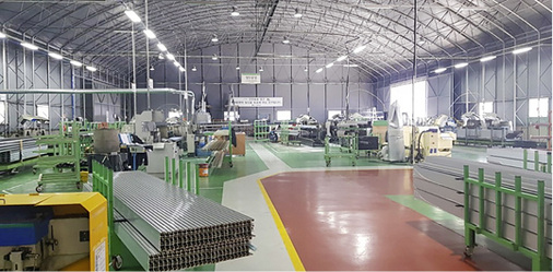 



Tostem-Produktion: elumatec inside. Gearbeitet wird mit SBZ 151, SBZ 150, SBZ 130 und vielen weiteren Maschinen. 
