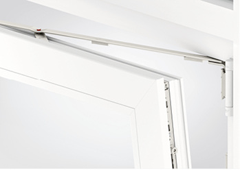 



Auch die „TiltSafe“-Funktion ist in der Schramm-Fertigung gesetzt. Dadurch lässt sich bei Fenstern in Kippstellung bis 65 mm eine Einbruchhemmung gemäß RC 2 erzielen.
