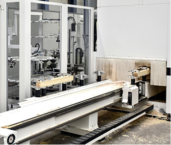 



Die Greifeinheit und Spanntechnik von Homag sorgen für Flexibilität bei der Bearbeitung – die Bauteile lassen sich frei in allen Richtungen spannen.
