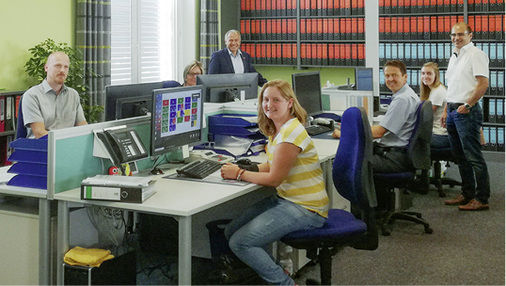 



Als eine Folge der Umstrukturierung gibt es heute ein zentrales Büro, in dem alle Platz haben: Techniker wie Mitarbeiter aus der Verwaltung.
