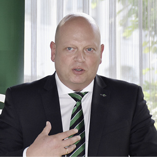 
Wolfgang Baumbusch, verantwortlich im Vorstand für Marketing und Vertrieb: „Unsere Kunden denken nicht in Maschinen, sondern in Prozessen.“



