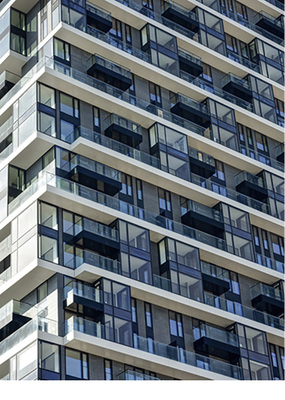 



Bei dem Turmbau kamen in der Fassade insgesamt 5130 unterschiedliche Glas-Elemente zum Einsatz. 
