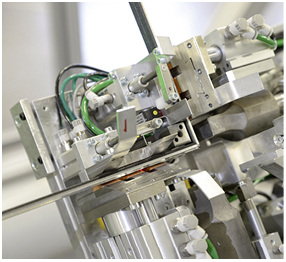 



Durch das Verschweißen entsteht eine scharfe, saubere 90°-Ecke. Damit gehören Koppelstellen der Vergangenheit an.

