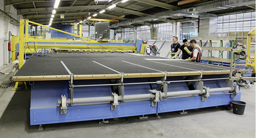 



Lisec Dynopt verbessert die Übersicht über die Tagesproduktion im Zuschnitt. Das wiederum vereinfacht die Zeitplanung, inkl. Überstunden, Personalverstärkung etc.
