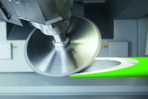 Mit einem Maximum an CNC-Performance ist die Maschine die Basis für nahezu jede Aufgabenstellung — von komplexen Bearbeitungen bis hin zu großen Querschnitten.