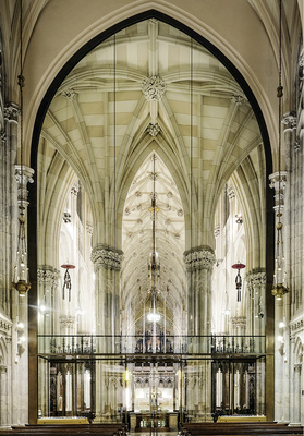 



Die 82 m
2
 große Innenfassade für den Kirchenbau wurde von Fassadenspezialist seele aus Gersthofen umgesetzt.
