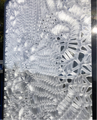 



Hier der organisch gestaltete Sonnenschutz aus dem 3D-Drucker im Detail. Die optimale Sonnenschutzwirkung wurde vorab am Computer berechnet.
