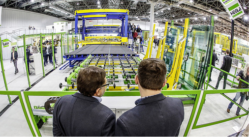 



Im Maschinenbau stand die Digitalisierung im Fokus. Gleichzeitig wurde deutlich, wie die Nachfrage nach Sicherheitsglas weiter steigt, gerade bei VSG. Im Bild die neue StreamLam von Hegla für den optimierten VSG-Zuschnitt.
