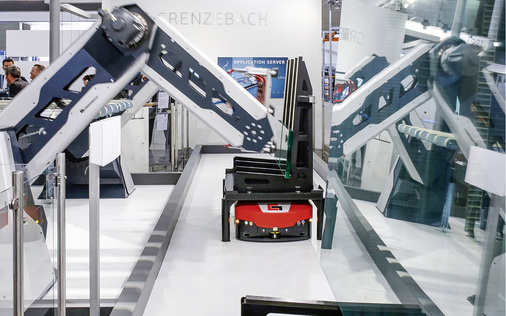 <p>
</p>

<p>
Im Rahmen der zunehmenden Digitalisierung kommen vermehrt auch Roboter zum Einsatz. Diese konnten an den Ständen von vielen Maschinenanbietern im Live-Einsatz begutachtet werden, etwa bei der Beschickung oder bei der Glassortierung. 
</p> - © Foto: Messe Düsseldorf

