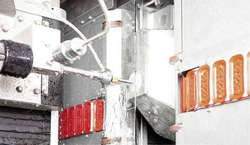 
SplitFin ist ein neues vertikales 4-Spindel-Bearbeitungszentrum, das über Wasserstrahltechnologie verfügt. Das System ist modular aufgebaut und hat die Optimierung der Gesamtproduktion zum Ziel.



